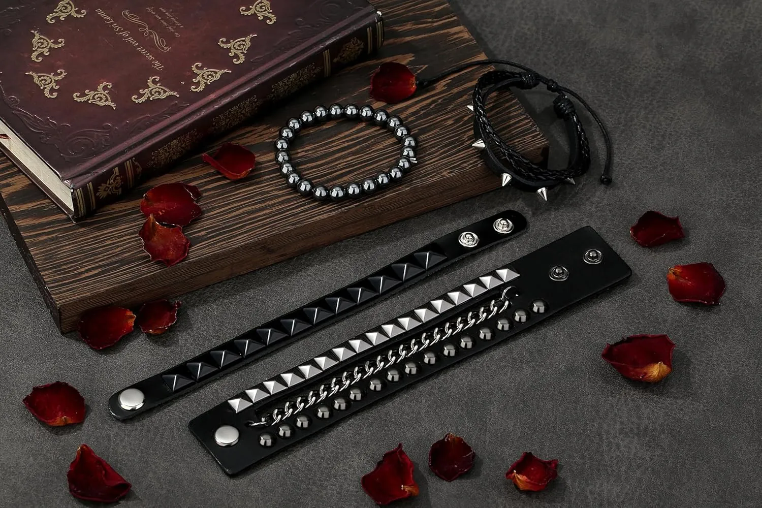4Pcs Studded Bracelet for Men Women Spike Punk Bracelets Cuff Bracelet Grunge Bracelet Adjustable Emo Punk Rock Leather Goth Punk Accessories