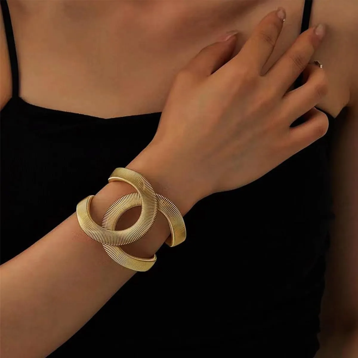 Chunky Cuff Bracelets for Women Wide Gold/Silver Cuffs Bangle Hollow Out Adjustable Bracelets Punk Vintage Jewelry