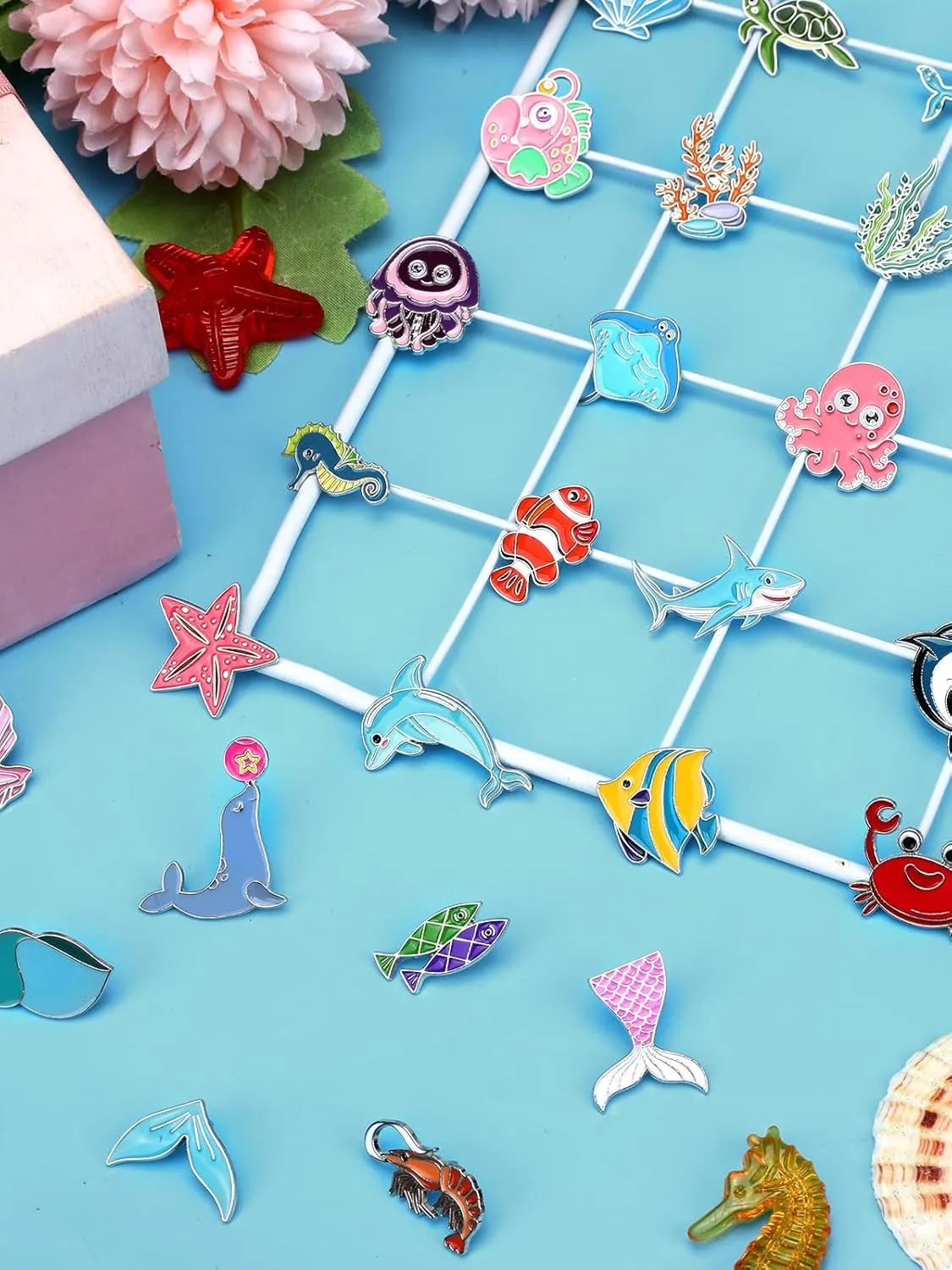 JUNEBRUSHS 28PCS Ocean Sea Animal Enamel Pins Cute Fish Sea Creature Brooch Pins for Ocean Theme Party Classroom Favor Supplies Exchange Gift Clothes Hat Accessories